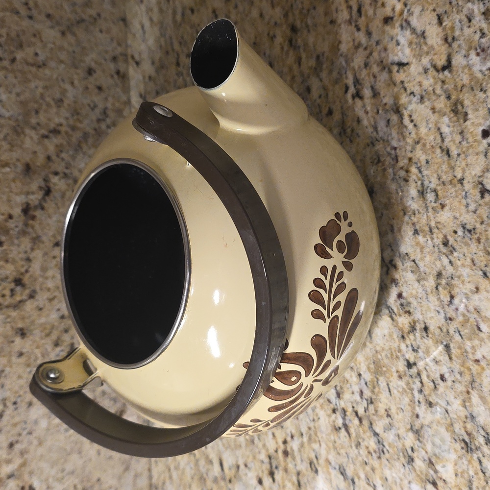 Vintage Pfaltzgraff "Village" Tea Kettle - Picture 4 of 7
